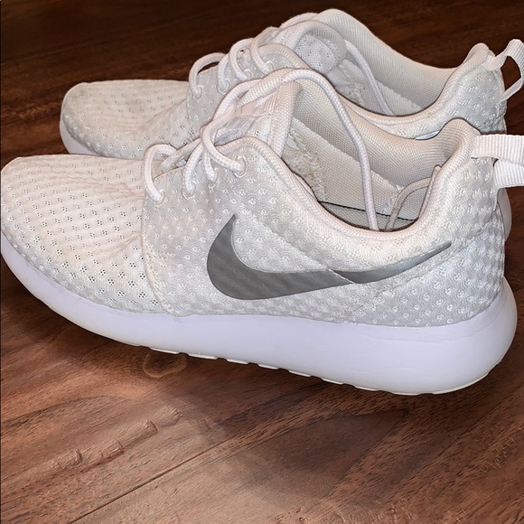 Nike Shoes - White Nike Roshes